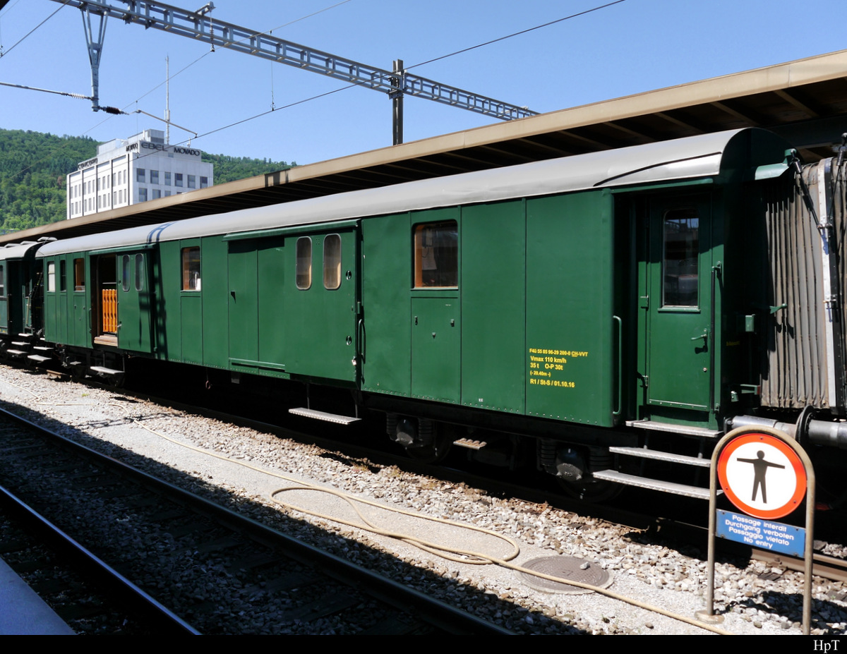 VVT - Gepäckwagen ( Ex SBB ) F4ü 55 85 96-29 200-0 auf einer Extrafahrt im Bahnhof Biel am 29.06.2019