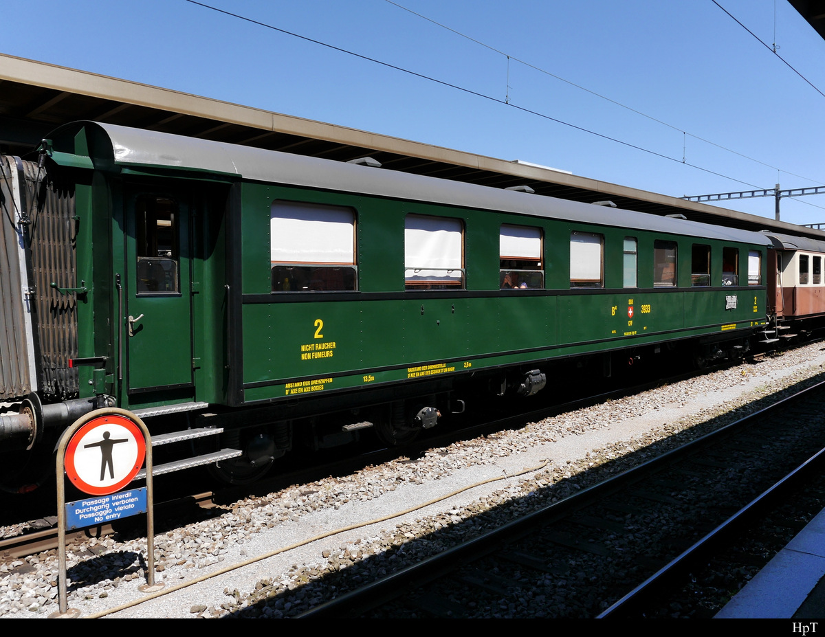 VVT - Personenwagen 2 Kl. ( Ex SBB ) B4 3933 (55 85 28.03 118-7) auf einer Extrafahrt im Bahnhof Biel am 29.06.2019