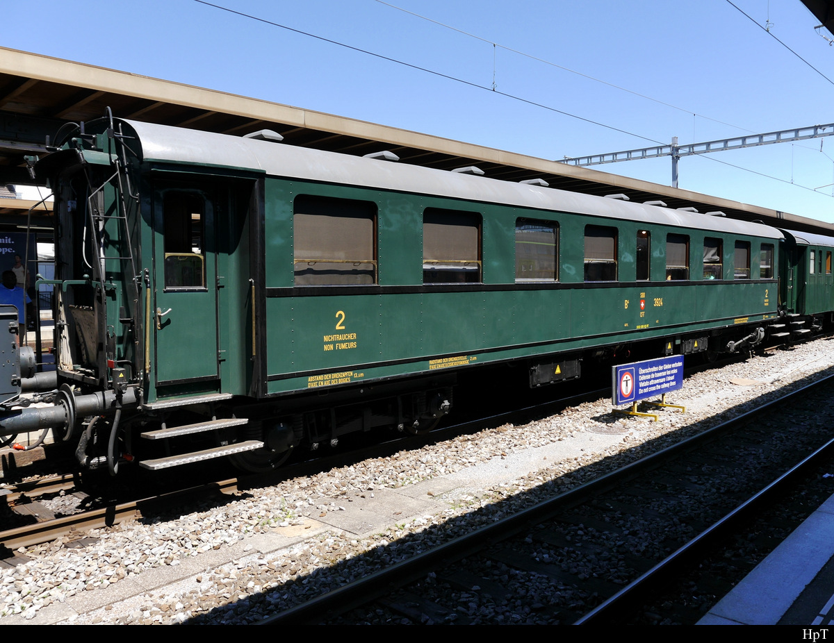 VVT - Personenwagen 2 Kl. ( Ex SBB ) B4 3924 (55 85 28-03 802-6) auf einer Extrafahrt im Bahnhof Biel am 29.06.2019