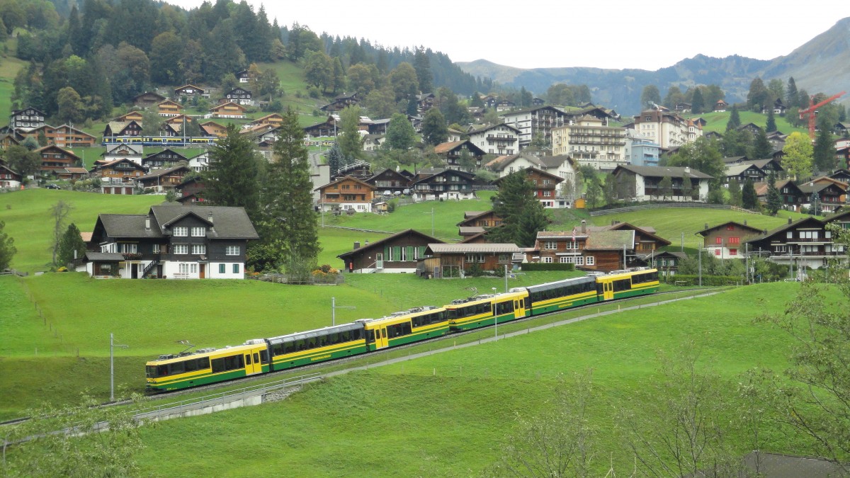 WAB Gelenk-TW (BHe 4/8) Panoramazug, in Grindelwald am 4.10.2013 
