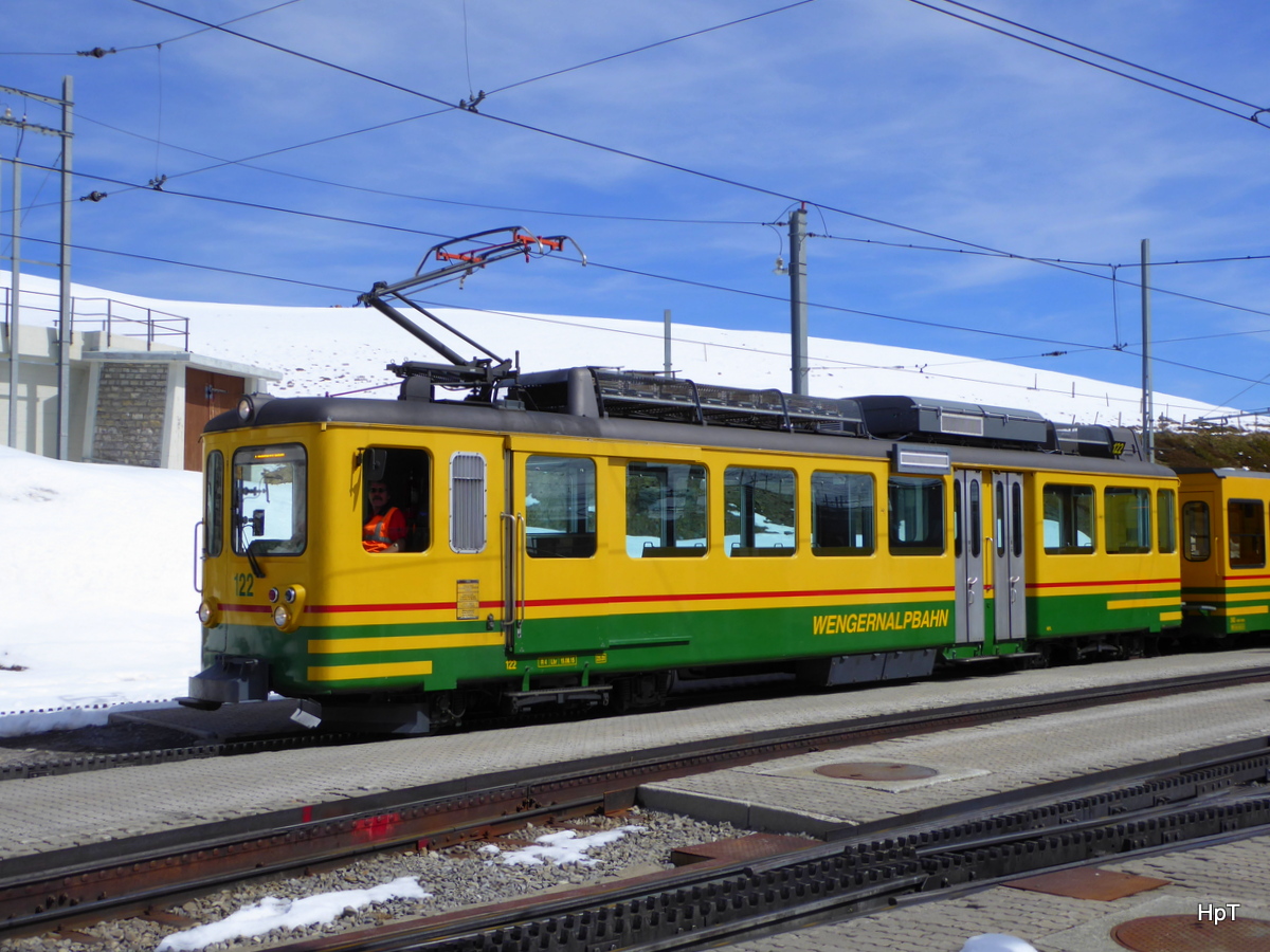 WAB - Triebwagen BDeh 2/4 122 auf der Kleinen Scheidegg am 06.05.2016