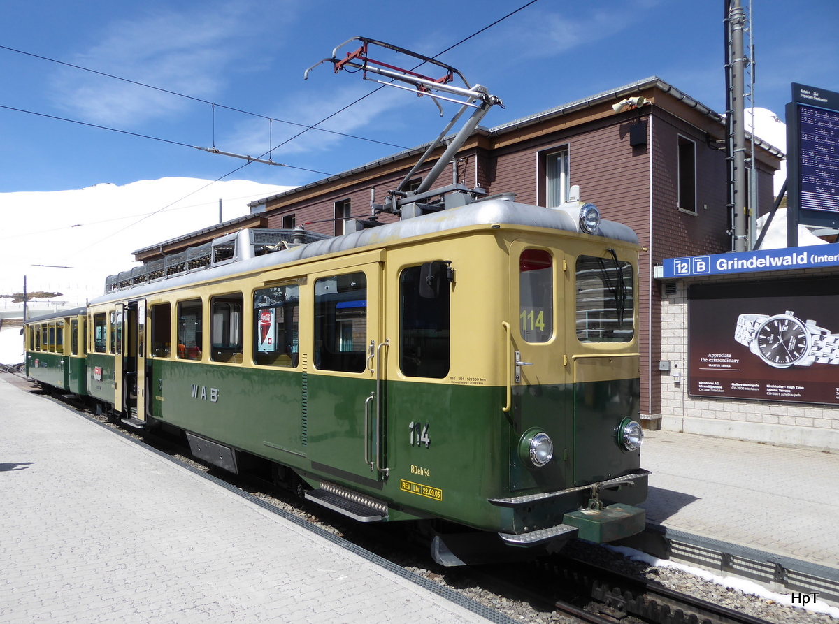 WAB - Triebwagen BDeh 2/4 114 auf der Kleinen Scheidegg am 06.05.2016