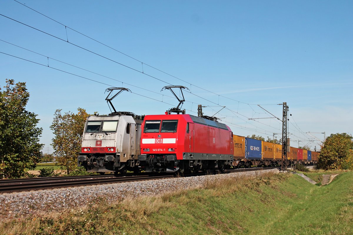 Während am Mittag des 13.10.2017 die Macquarie/XRAIL 186-150 mit einem Containerzug bei Hügelheim in Richtung Schweizer Grenze fuhr, war im gleichen Moment die 145 074-1 als Lokzug in Richtung Freiburg (Breisgau) unterwegs.