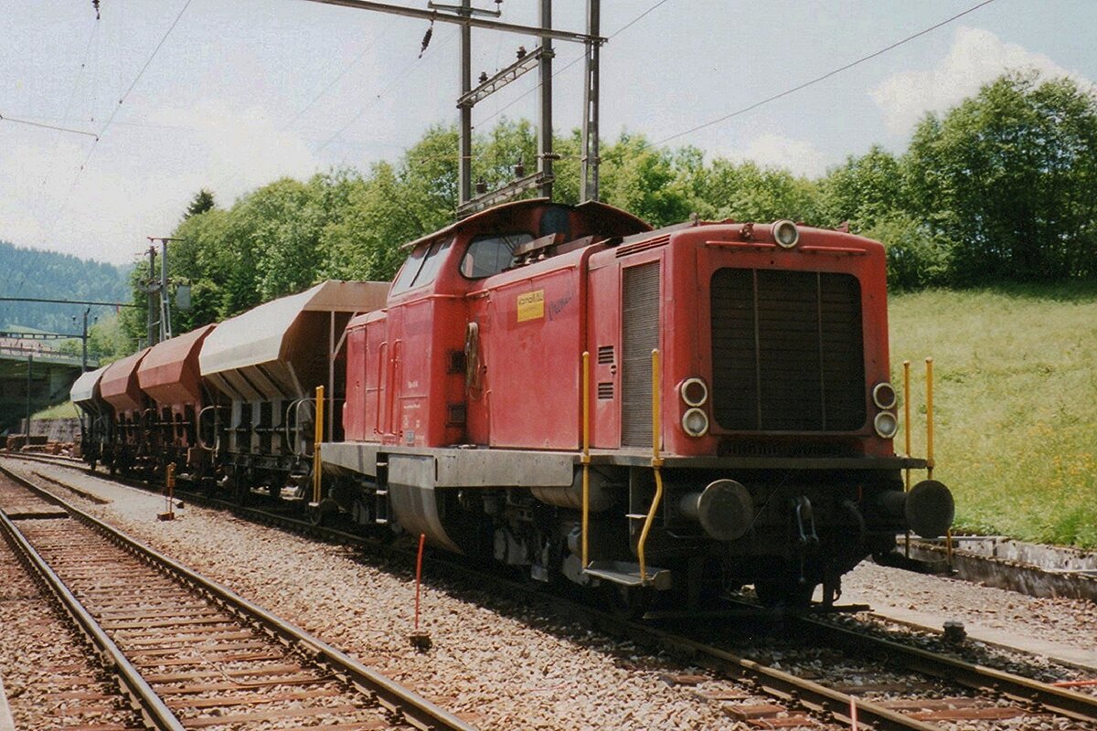 Während Bauarbeiten steht Vrenelli am 28 Mai 2002 in Biberbrugg.