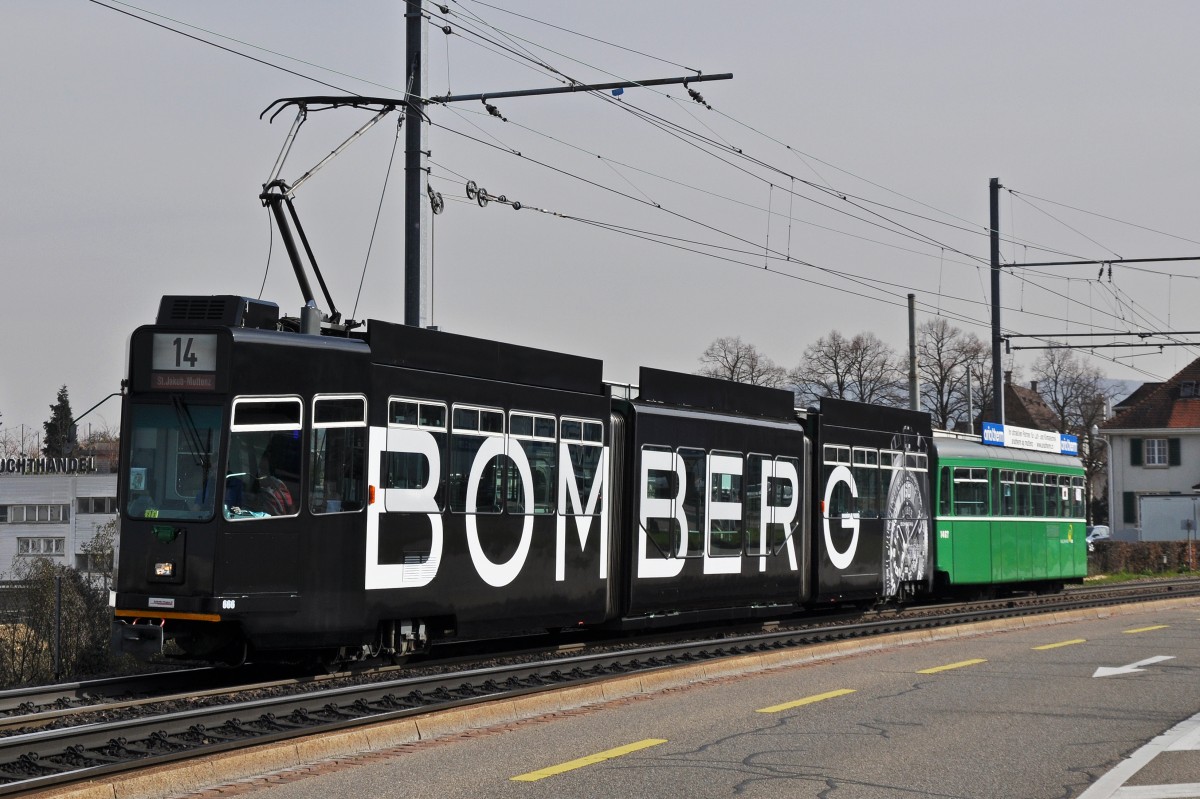 Während der Fasnachts Umleitung fährt der Be 4/6S 666 mit der Bomberg Werbung zur Endhaltestelle der Linie 14 beim M-Parc. Die Aufnahme stammt vom 11.03.2014.