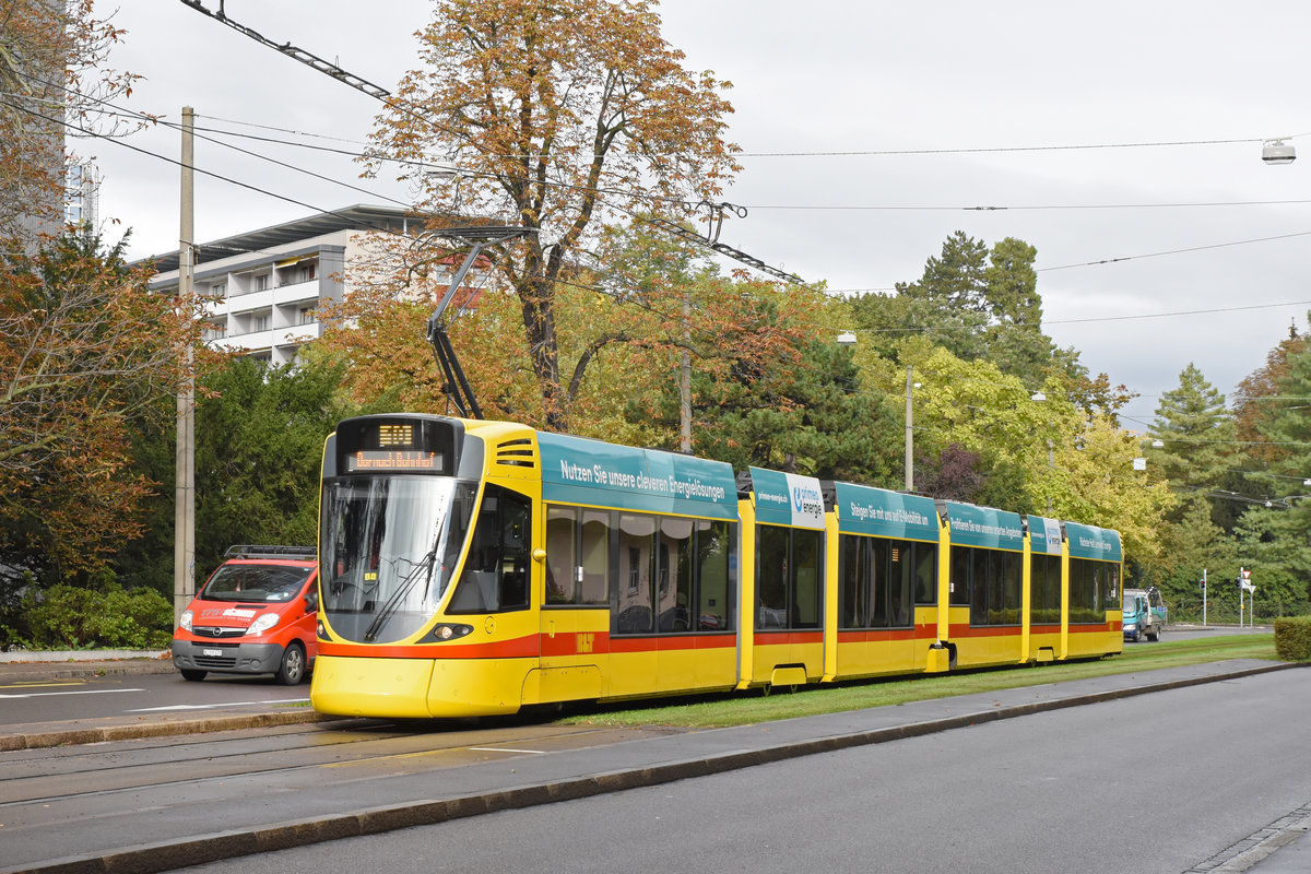 Während der Grossbaustelle am Bankverein, werden fast alle Linien umgeleitet oder verlängert. Am 07.10.2019 fährt der Be 6/10 Tango 175, auf der Linie 10 zur Haltestelle Grosspeterstrasse.