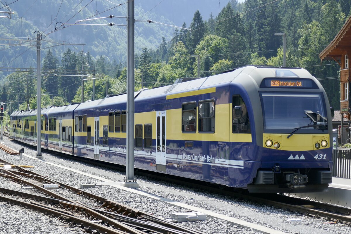 Während den nächsten 2 Wochen finden Bauarbeiten zwischen Lauterbrunnen und Zweilütschinen statt, wegen eines Hanges der Rutscht vor dem Bahnhof Lauterbrunnen. Nachdem alle Passagiere aus dem Lauterbrunner Zug ausgestiegen sind, zieht der Zug nach vorne um dem Grindelwaldner Platz zu machen, am 23.8.25 wartet der Lauterbrunner Zug im Bahnhof Zweilütschinen auf Rückfahrt nach Interlaken Ost.
