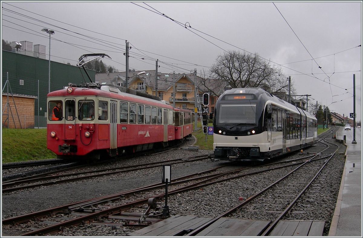 Whrend die nun 46 jhrigen BDeh 2/4 73 und 74 (bzw. Beh 2/4 71 und 72) die Gesamtleistung des Reiseverkehrs auf der Zahnrad-Strecke Blonay - Les Pliades bewltigen, ist der neue, zur Ablsung der BDeh 2/4 vorgesehene CEV MVR GTW SURF (Srie Unifie Romande pour Rseau Ferr mtrique) ABeh 2/6 7501 noch mit Testfahrten beschftigt.
Blonay, den 25. Feb. 2016