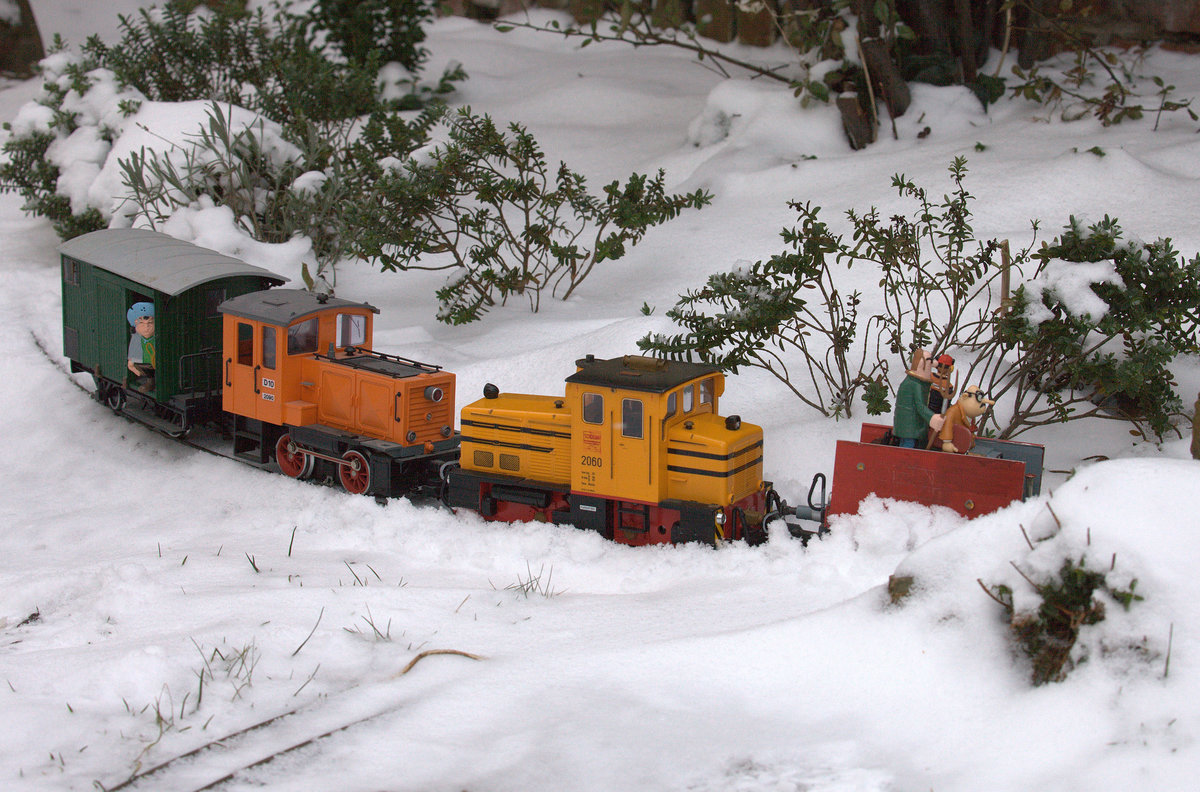 Währendessen der Leipziger Hbf immer noch gesperrt ist, lässt Willy Jesperson die Strecke räumen, vielleicht kann morgen ein Wintersport-Sonderzug verkehren.
17.03.2018 15:46 Uhr.