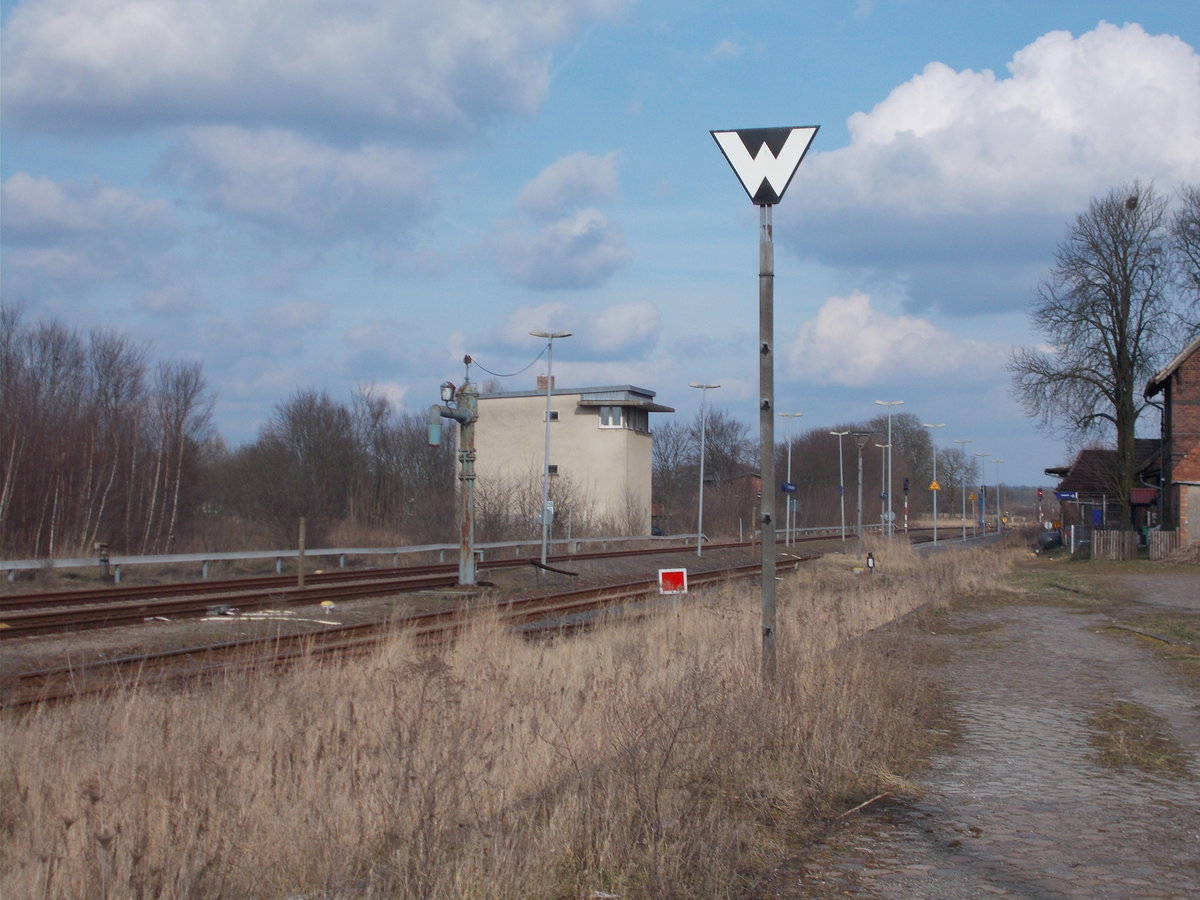 Wärtersignal in Werneuchen am 19.März 2016.Die Vorbeifahrt erfolgte nach Zustimmung vom zuerkennenen Stellwerk aus.