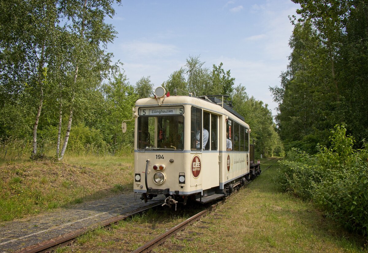 Wagen 194 der VhAG DSW an der Haltestelle Kokerei Hansa (19.06.2022)