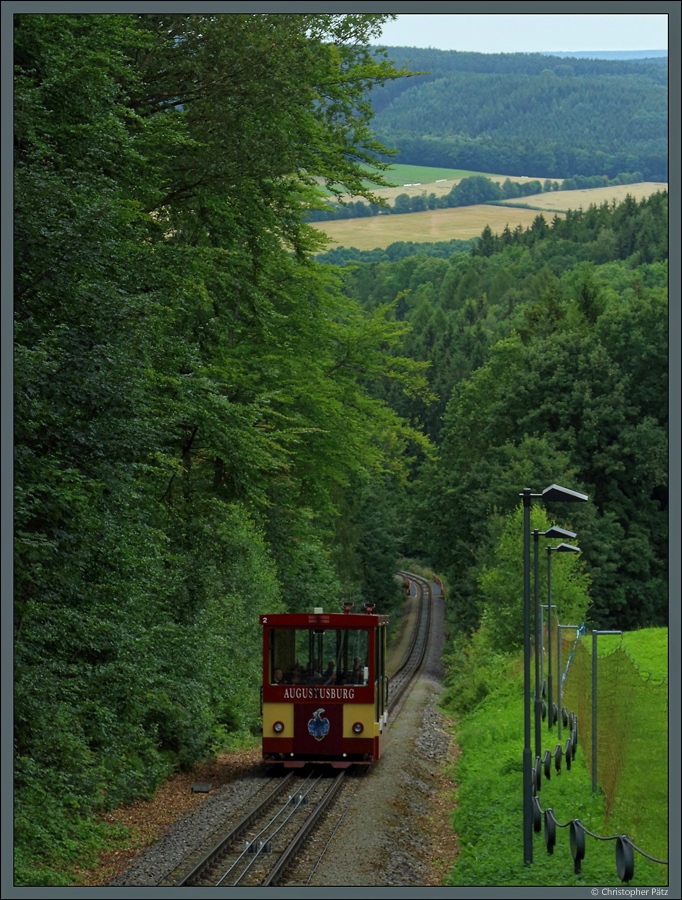 Wagen 2 der Drahtseilbahn Augustusburg nähert sich am 29.07.2017 der Bergstation.