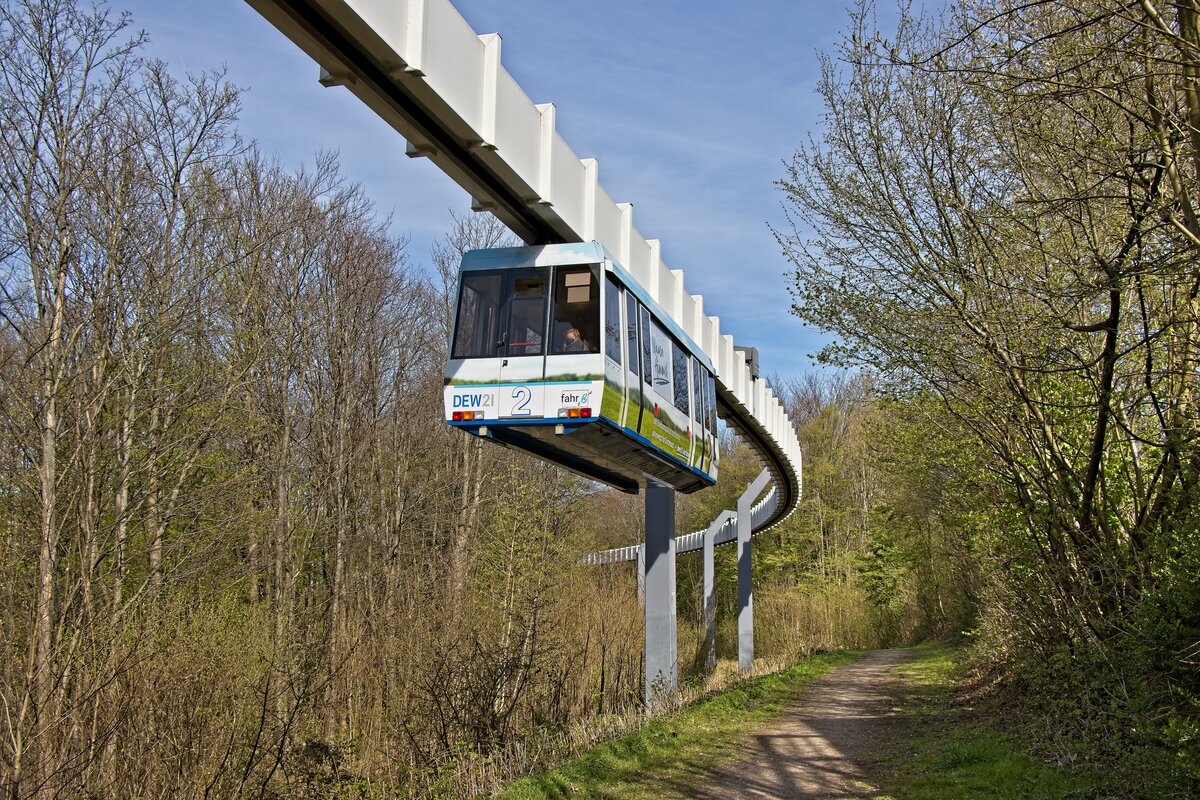 Wagen 2 der H-Bahn auf dem Weg zur Haltestelle Campus Süd (11.04.2022)