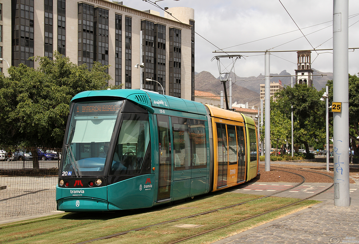 Wagen 20 der Stadtbahn in Santa Cruz de Tenerife am 30.08.2018