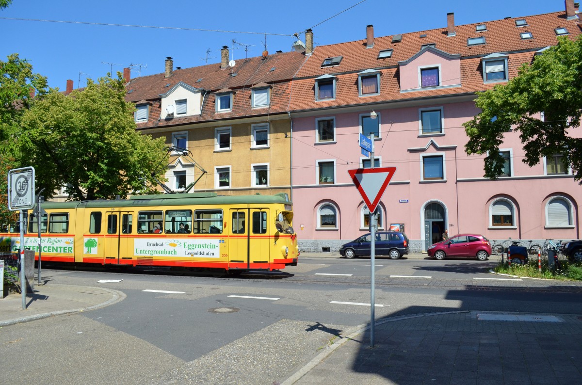 Wagen 209 passierte am 20.05.2014 auf seinem Weg zum Marktplatz kurz vor Mittag die Kreuzung der Liebigstraße in Karlsruhe.