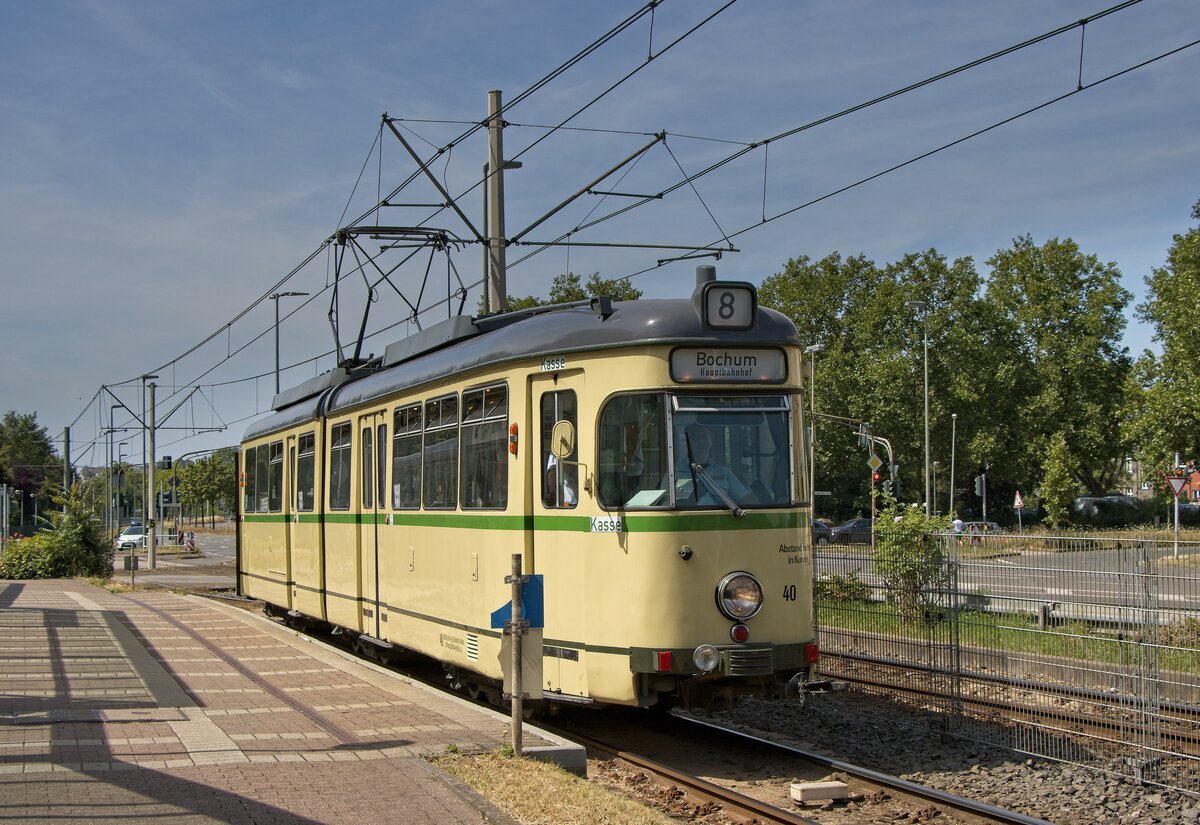 Wagen 40 der VhAG Bogestra auf der Linie 308 kurz nach der Einfahrt in die Endhaltestelle Hattingen-Mitte (17.07.2022)