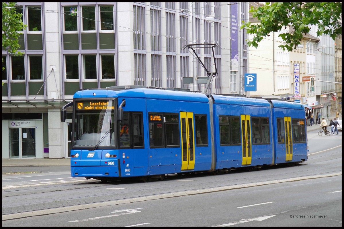 Wagen 668 mit Leerfahrt, gesichtet am 20.06.2015 in der Fünffensterstrasse in Kassel.