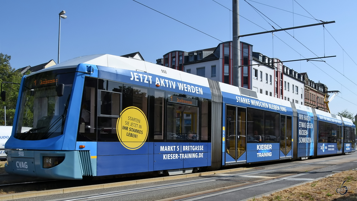 Wagen 908 vom Typ Bombardier Variobahn 6NGT-LDZ der Chemnitzer Straßenbahn. (August 2018)