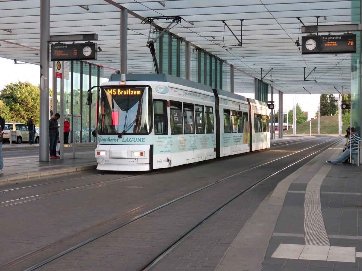 Wagen 9551 als M5 nach Broitzem am 16.06.2015 am Braunschweiger Hauptbahnhof.