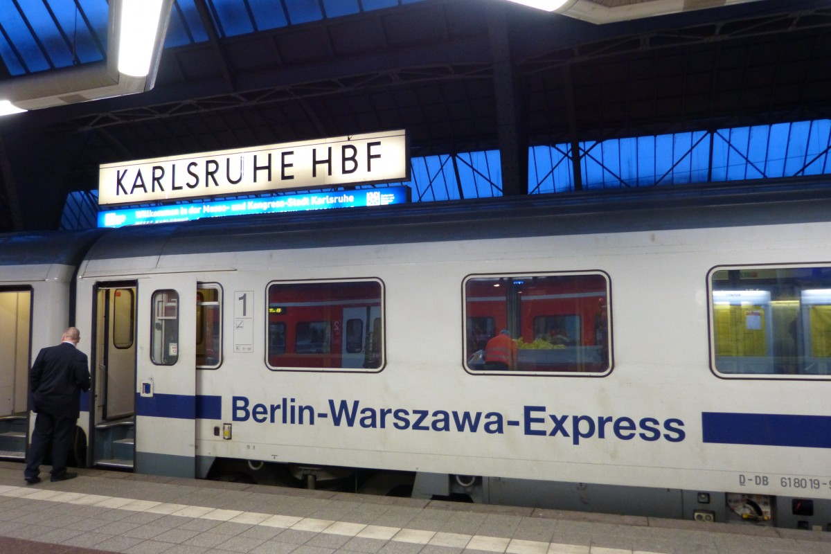 Wagen des Berlin-Warschau-Express als Ersatz für ein ICE nach Berlin am 14.1.14 in Karlsruhe