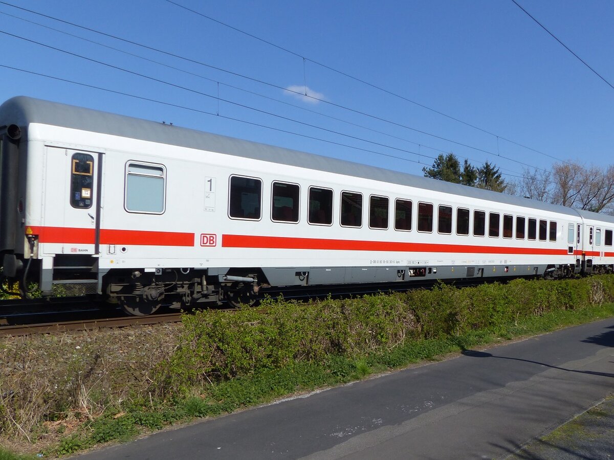 Wagen der Gattung Apmz 125 in einem IC in Rheine, 18.04.2015