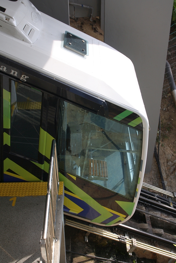 Wagen  Pinang  der 3.Generation in der Stesen Bukit Bendera (Penang Hill Station) der KBB (Keretapi Bukit Bendera / Penang Hill Railway) am 18.Februar 2025.