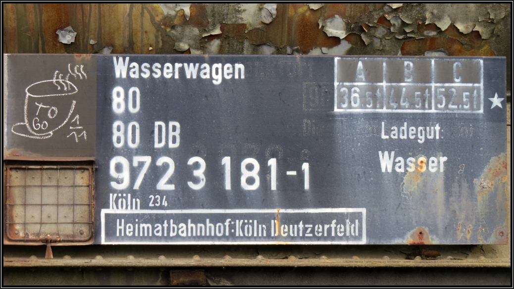 Wagenanschrift eines alten Kesselwagens ,abgestellt am alten Güterbahnhof in Stolberg
(Rhl). Jetzt fehlt nur noch Kaffeepulver und ein Tauchsieder..und das Motto ..Coffee to go wäre umsetzbar. Momentaufnahme vom 31.Mau 2015.
