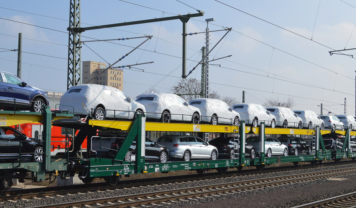 Wageneinheit für den Kfz-Transport der Fa. ARS ALTMANN mit der Nr. 27 TEN 80 D-ARS 4363 520-2 Laaers (GE) mit fabrikneuen VW Modellen beladen am 21.03.19 Magdeburg Hbf.
