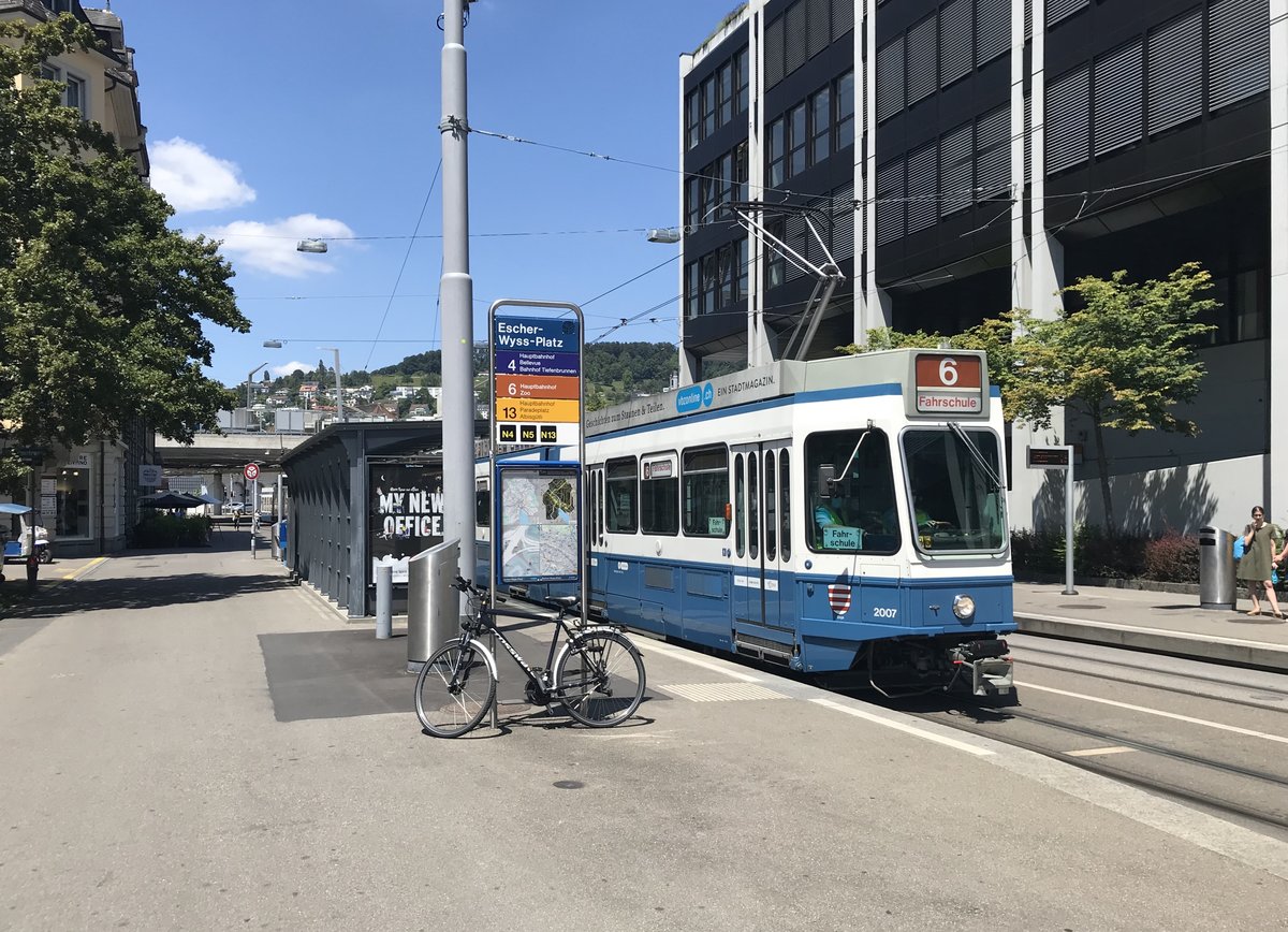 Wagennummer 2007 „Enge“ als Fahrschultram am Escher-Wyss-Platz. Datum: 16. 5. 2020