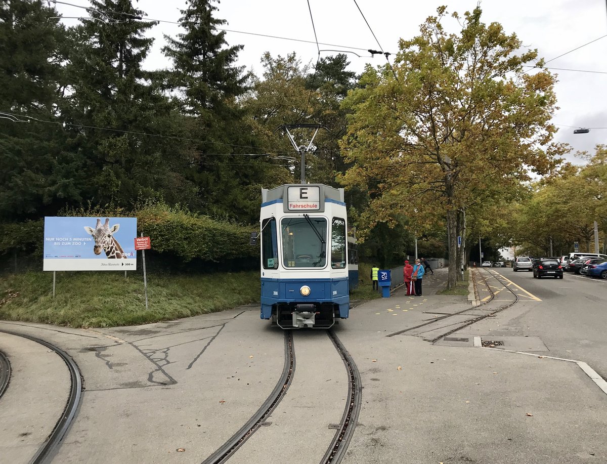 Wagennummer 2086 bei einer Rückwärtsfahrt auf dem Stumpengleis Zoo. Datum: 10. 10. 2020