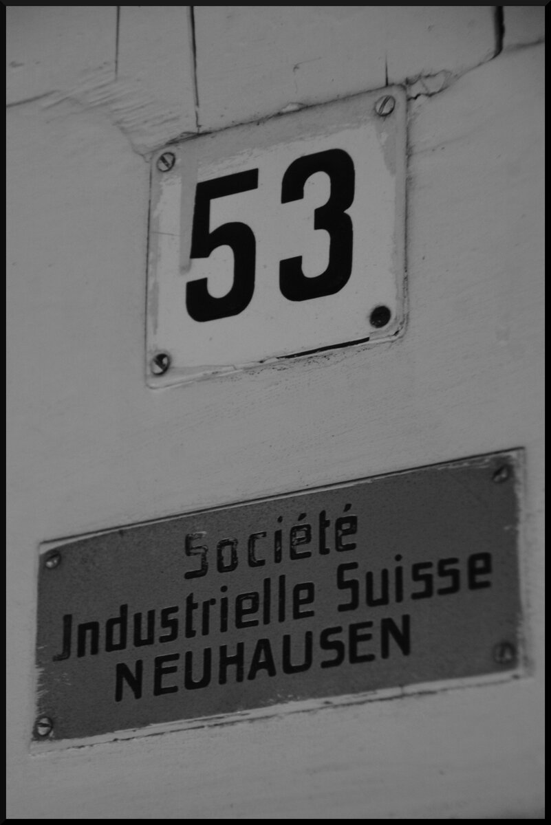 Waggon-Nummer und Herstellerschild des Vulkan-Express Wagens Nr. 53. Das am 04.10.2026 fotografierte Fabrikschild verr�t die schweizerische Herkunft des Wagens.