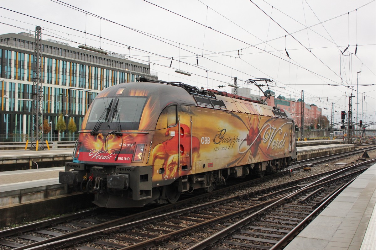 Wagner/Verdi 1216 019 der BB rangierte am 24.November 2013 im Mnchener Hbf.