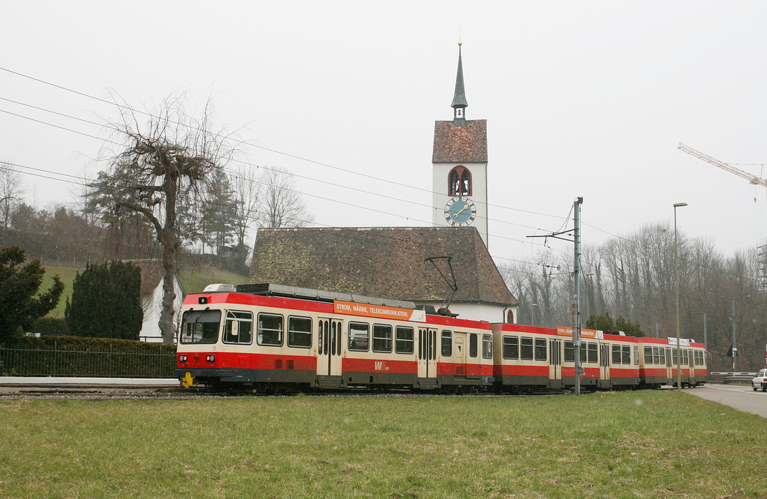 Waldenburgerbahn ET 15 // Oberdorf // 29. März 2013
Im Hintergrund sieht man die Kirche St. Peter.
