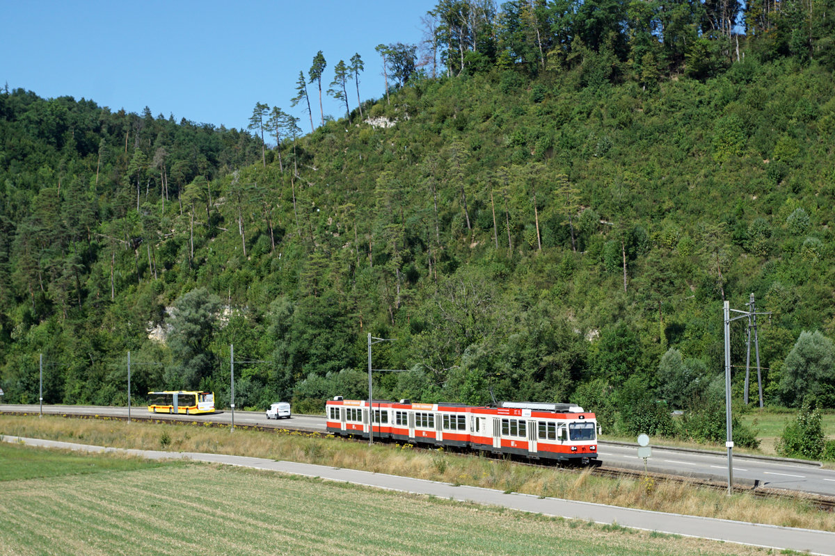 Waldenburgerbahn/WB.
Baselland Transport AG/BLT.
Bahnersatz mit Bussen vom Montag, 29. Juni bis Sonntag 9. August 2020 auf der Strecke zwischen Lampenberg-Ramlinsburg und Liestal infolge Bauarbeiten am Bahnhof Liestal.
Das  WALDENBURGERLI  bei Hölstein am 29. Juli 2020.
Foto: Walter Ruetsch  