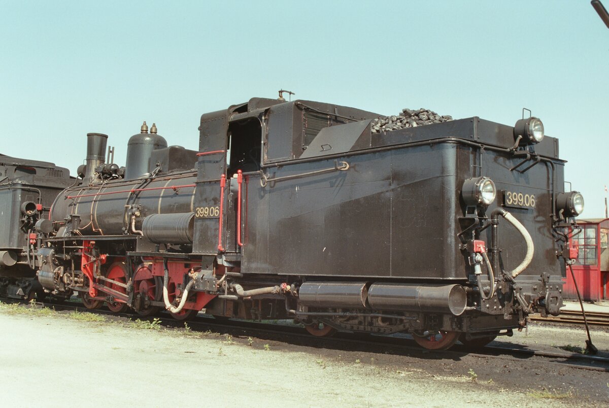 Waldviertelbahn, ÖBB-Dampflok 399.06, Ort ist wohl das Bw Gmünd
Datum: 18.08.1984 