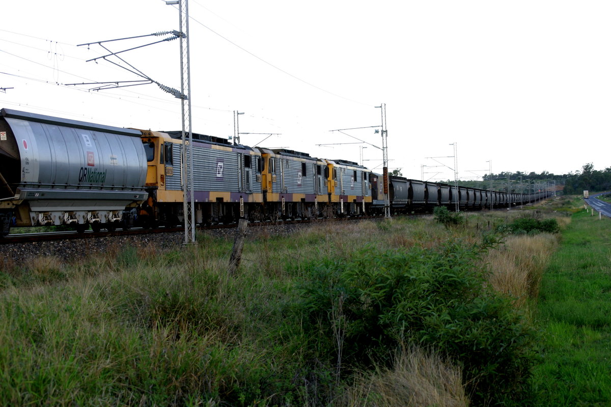 Walkers/ASEA JAE29-3B 3900 Class locomotives in the middle of a mile long coal transport. There were two locomotives in front. Close to Bluff 03.11.2005.