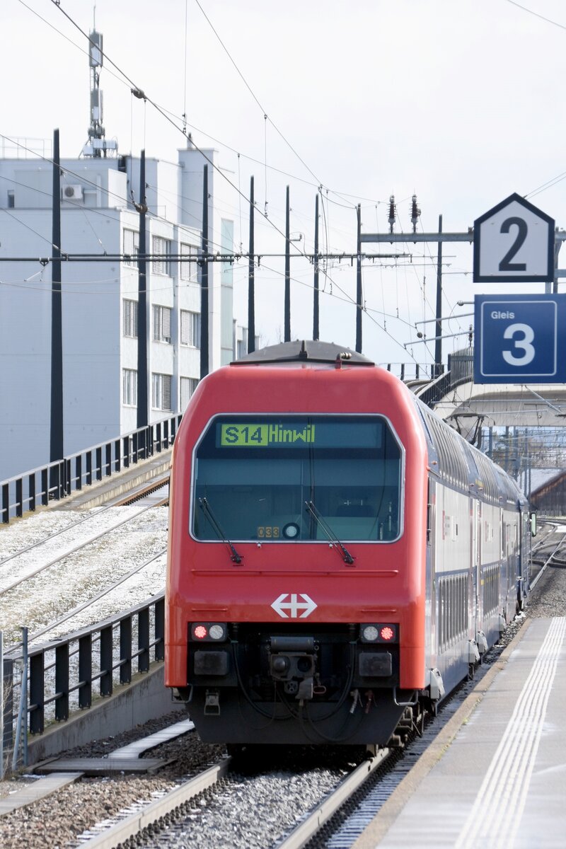 WALLISELLEN (Kanton Zürich), 26.02.2020, S14 nach Hinwil mit 450 033 an der Spitze bei der Ausfahrt aus dem Bahnhof Wallisellen