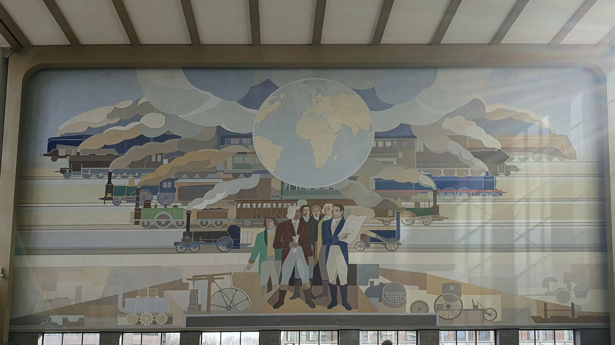 Wandgemälde (Ostseite des Empfangsgebäudes) von Peter Alma von 1939 im Bahnhof Amsterdam Amstel.
Gesehen am 11.04.2023
