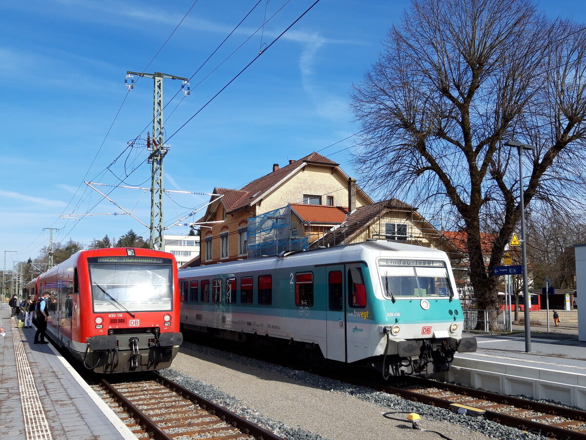 Wangen (Allgäu) am 25.03.2021 mit 628 436 als RB in Richtung Hergatz (-Lindau) und 650 116 als RB in Richtung Kißlegg (-Aulendorf)