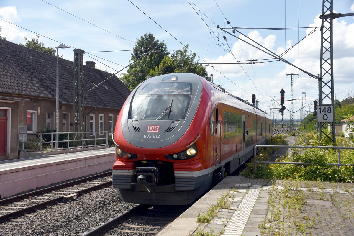 WARBURG (Kreis Höxter), 26.07.2020, 633 612 als RE 17 nach Kassel-Wilhelmshöhe bei der Einfahrt in den Bahnhof Warburg(Westf)