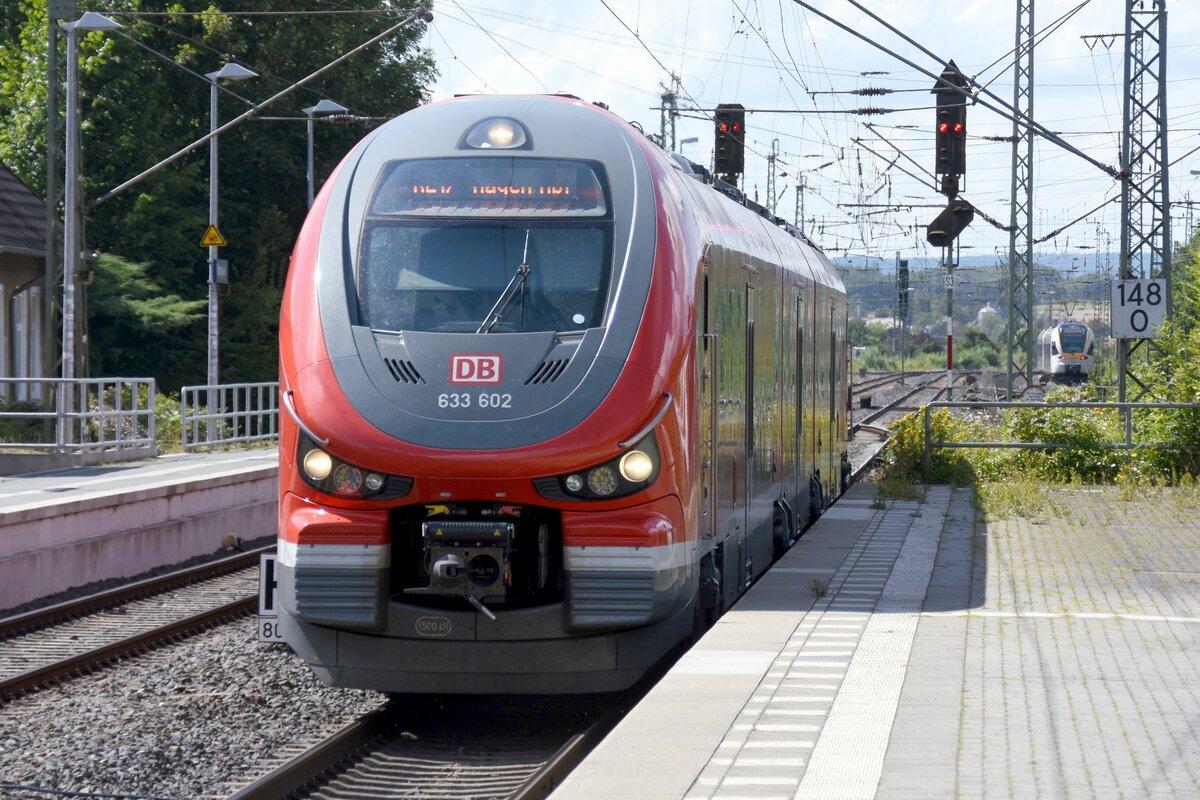 WARBURG (Kreis Höxter), 26.07.2020, 633 602 wird als RE 17 nach Hagen Hbf im Bahnhof Warburg(Westf) bereitgestellt
