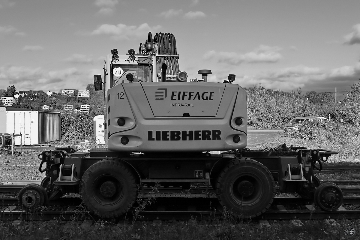 Warte  auf den Start zu den Bauarbeiten an der Hattinger Eisenbahnbrücke. (Oktober 2020)