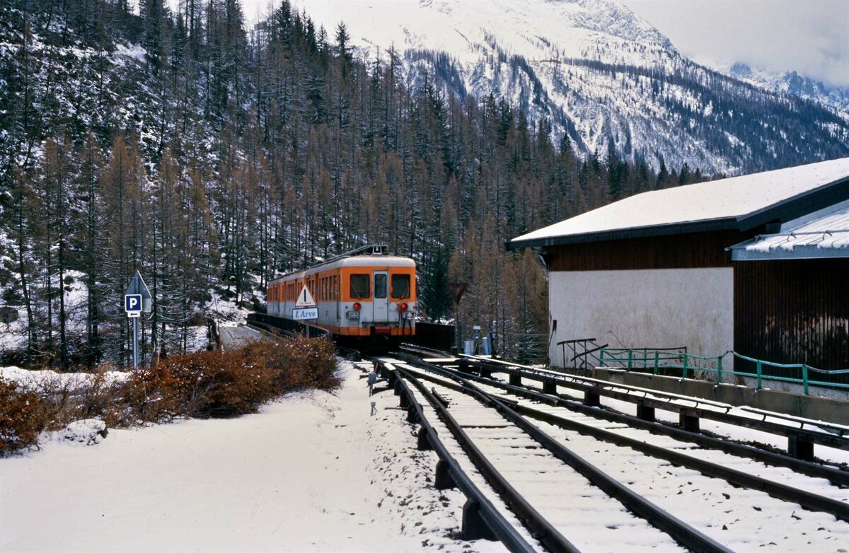 Warum nutzten nur so wenige Urlauber diese originelle Bahn zwischen Saint-Gervais und Vallorcine? 01.01.1988