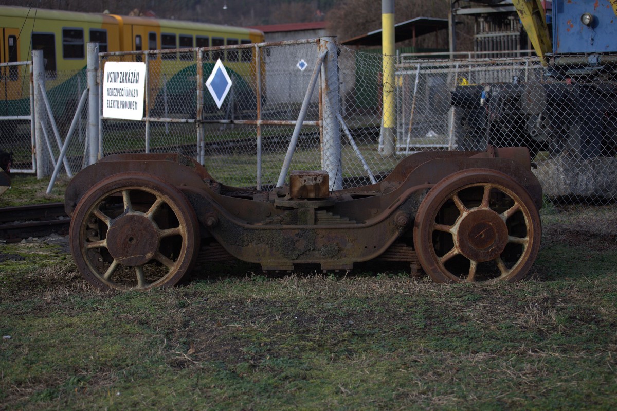 Was ist das ?? Das führende Laufgestell einer Pacific der CD ? Aber welche Baureihe ?
Zu finden im BW Museum in Decin, leider ohne Hinweis. 03.02.2016 14:49 Uhr.