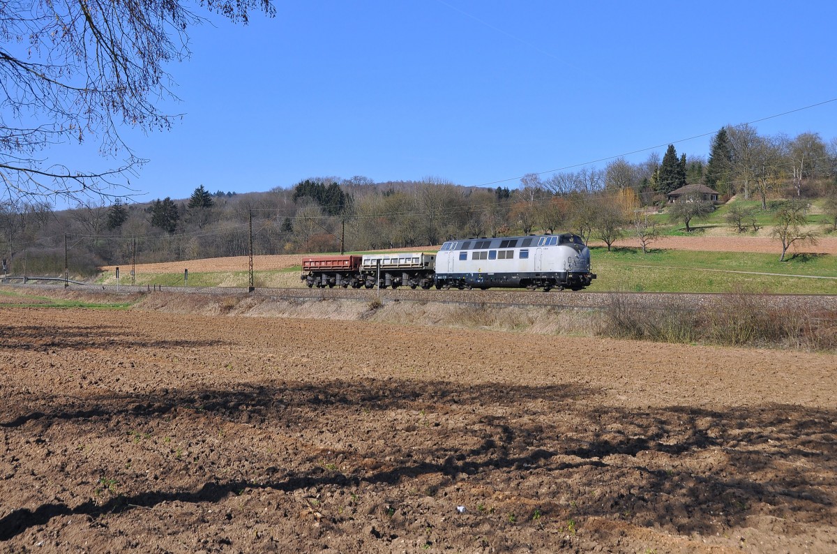Was für eine Überraschung an diesem Sonntag als diese Fuhre dem Fotografen vor die Linse fuhr.Die V 270.09 der SGL fuhr mit zwei Schüttgutwagen in Richtung Ulm auf der Filsbahn(KBS 750).Aufgenommen bei Ebersbach an der Fils am 9.3.2014