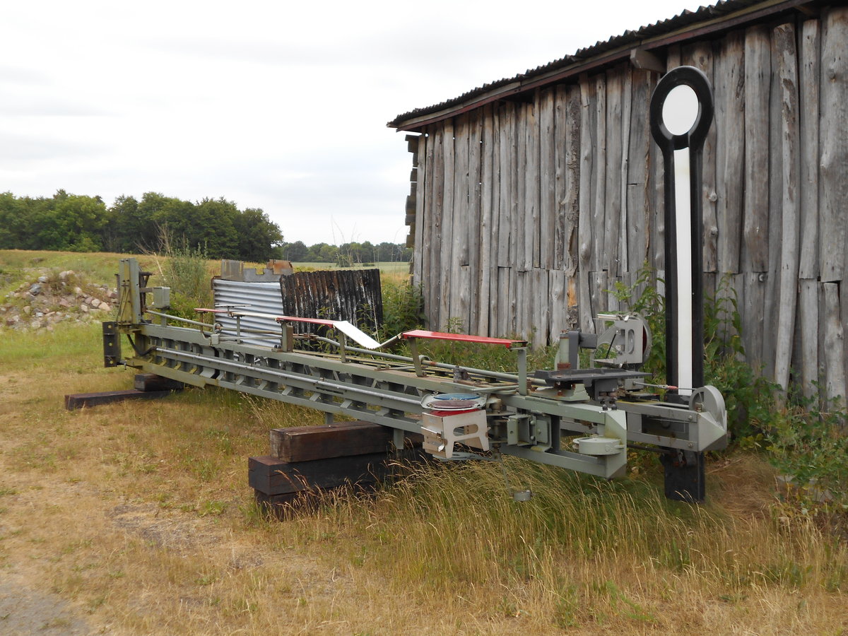 Was die Rügensche Kleinbahn mit diesem Formsignal vorhat ist mir nicht bekannt.Aufnahme in Putbus am 13.Juni 2018.
