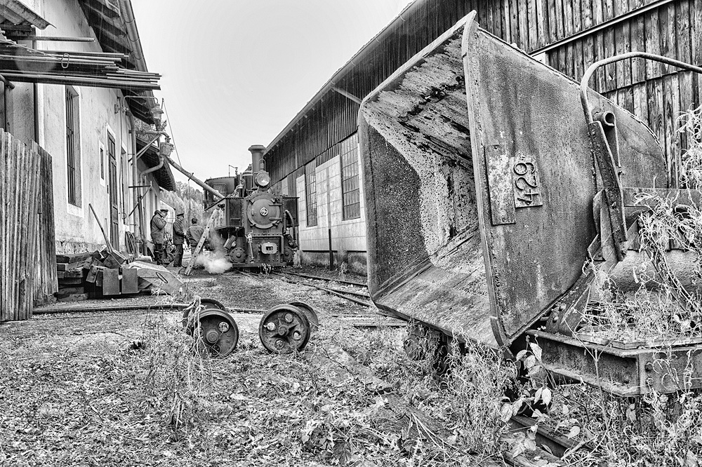 Wasserfassen für den nächsten Adventzug. Lok Nr6 Klaus in Grünburg. - 08.12.2017