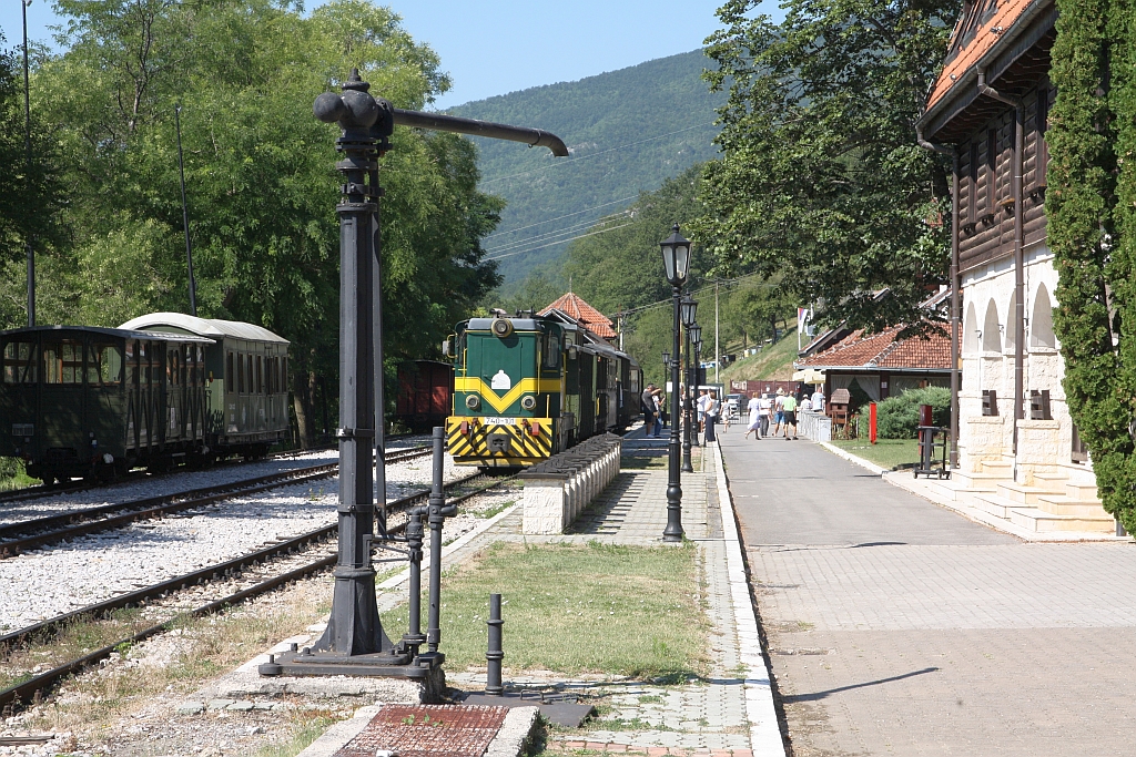 Wasserkran in der Stanica Mokra Gora am 11.August 2026. - Im Hintergrund die SRB-SV 740-101.
