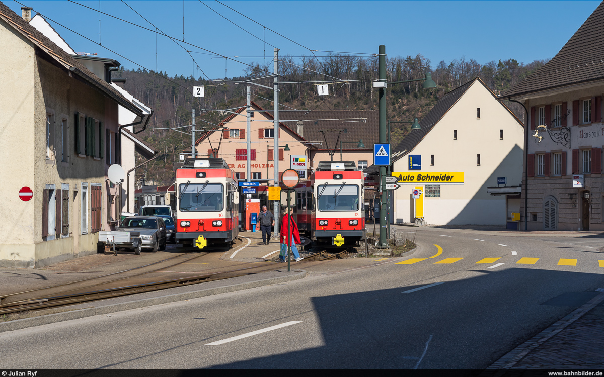 WB BDe 4/4 13 und 16 am 28. Februar 2021 in Hölstein.<br>
Noch bis am 5. April 2021 ist die alte Waldenburgerbahn auf 75 cm Spurweite in Betrieb. Danach wird die Strecke während 1.5 Jahren komplett auf Meterspur umgebaut und gleichzeitig umfassend modernisiert.