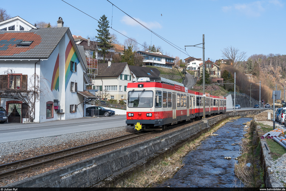 WB BDe 4/4 13 am 28. Februar 2021 in Niederdorf.<br>
Noch bis am 5. April 2021 ist die alte Waldenburgerbahn auf 75 cm Spurweite in Betrieb. Danach wird die Strecke während 1.5 Jahren komplett auf Meterspur umgebaut und gleichzeitig umfassend modernisiert.